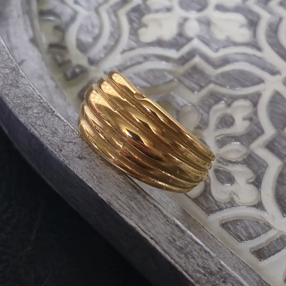 Elegant 18kt GP Chunky  Ring